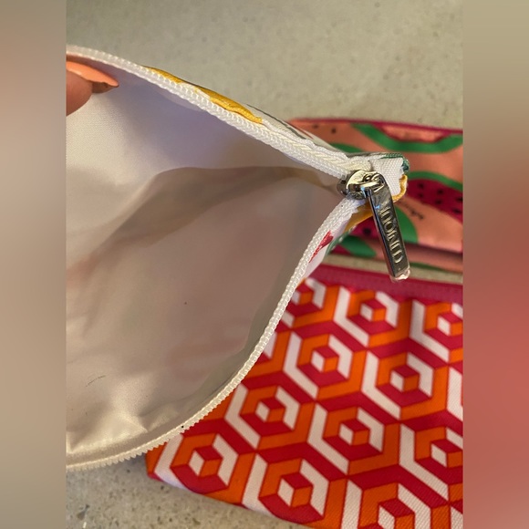 3 Women’s Clinique make up pouches - Picture 6 of 7